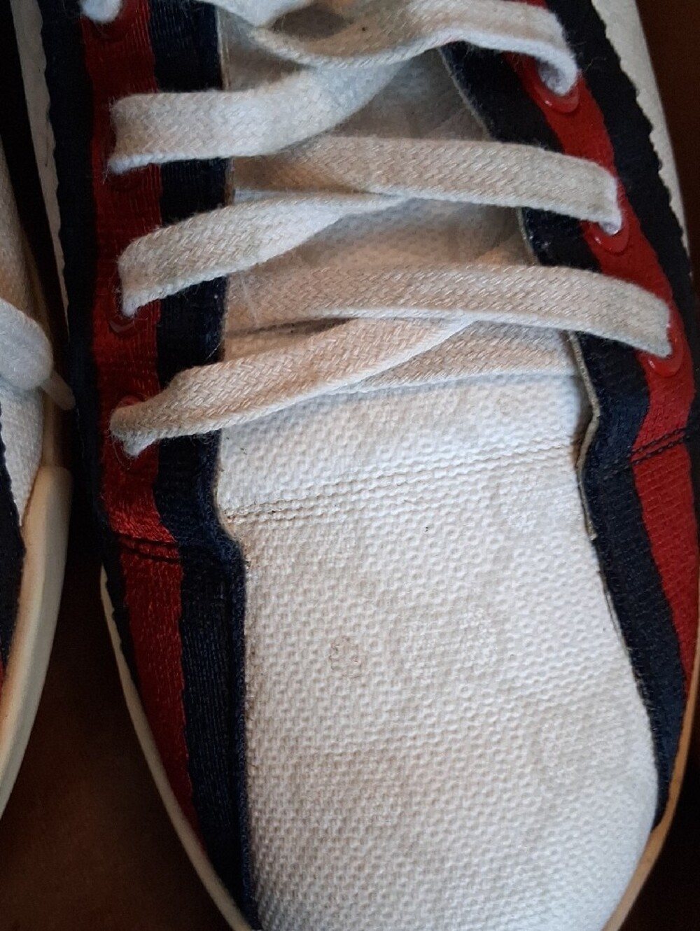 Gucci White Canvas Sneakers with Red and Navy Stripe - Picture 5 of 8